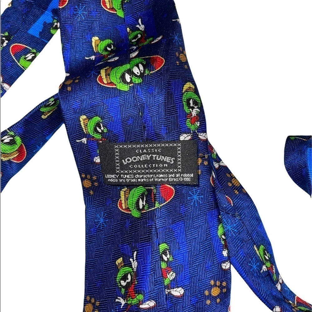 Vintage Classic Looney Tunes Silk Tie. Features Marvin The Martian - Picture 8 of 9